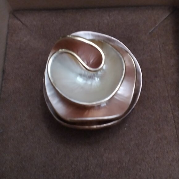 Elegant Beautiful Flower Ring, Adjustable band - Picture 5 of 5